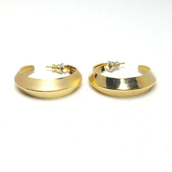 Vintage Gold Tone 1 Inch Hoop Earrings, Pointed Edge Design, Classic Style - Picture 2 of 5